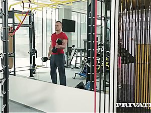 ash-blonde Sarah Kay Gets booty-fucked in the Gym